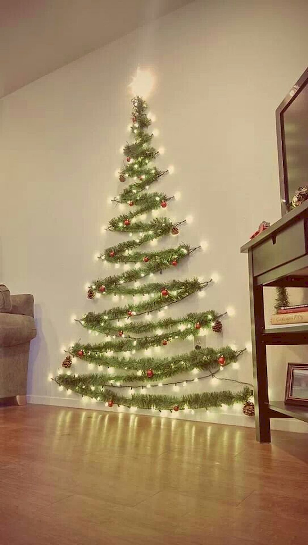 Adorable 40 Apartment Decorating Christmas Lights https://livingmarch.com/40-apartment-decorating-christmas-lights/