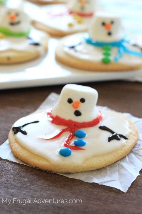 Have you seen these melted snowman cookies?  I love them!  I saw them last year from a Polish blog called My Pastries.  Her