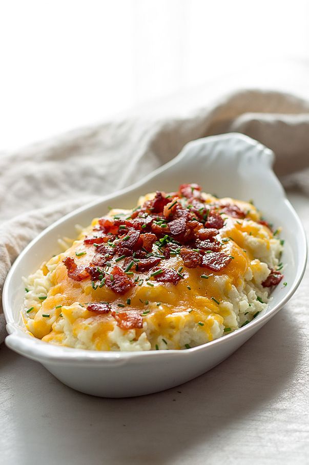 Low carb loaded cauliflower with sour cream, chives, cheddar cheese and bacon. Keto. -   23 cauliflower recipes microwave
 ideas