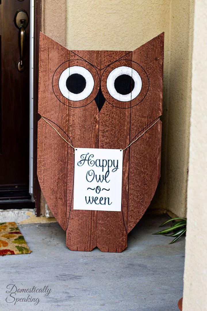 DIY Wood Owl Outdoor Decor Happy Owl-o-ween -   23 owl crafts outdoor
 ideas