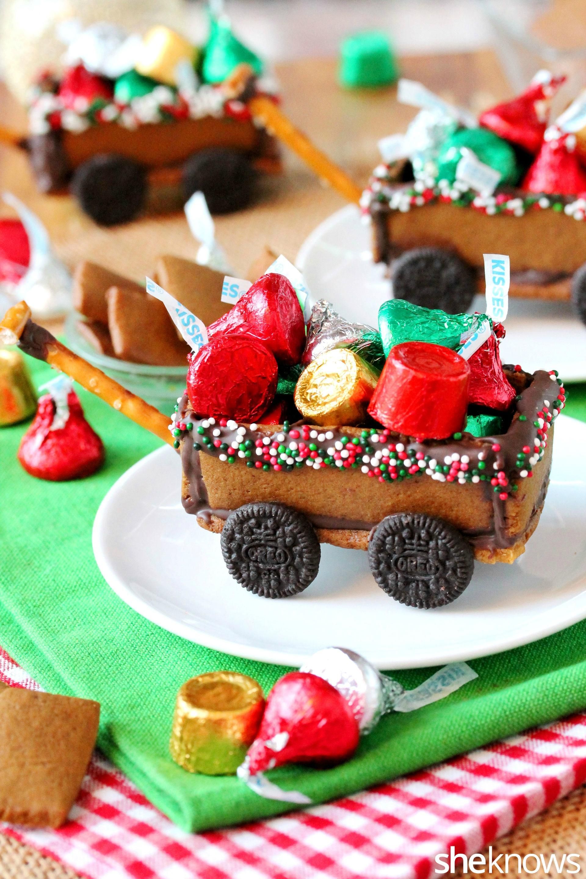 Santa just might want to trade in his sleigh for this adorable (and edible!) Christmas wagon -   25 edible christmas crafts
 ideas