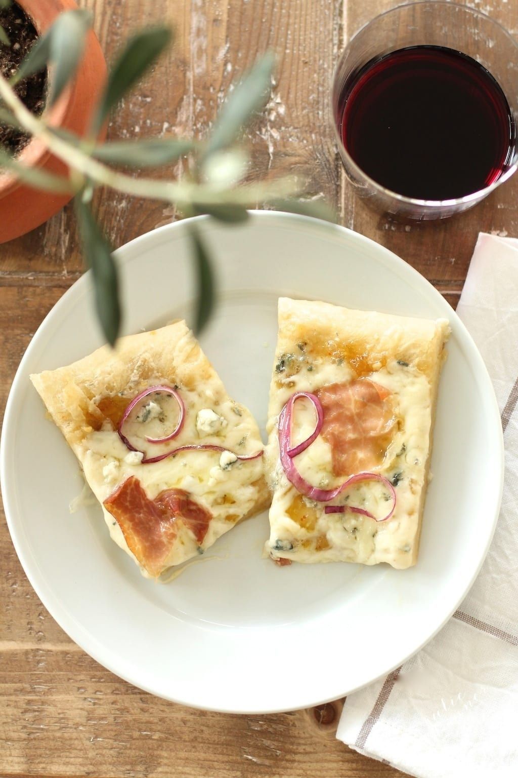 This easy prosciutto pizza recipe balances sweet and salty. It's a family favorite! See why this pizza has become a staple in our house and what we use for our secret sauce! -   25 pizza recipes prosciutto
 ideas