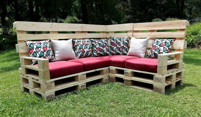 Reclaimed Wooden Pallets Projects And Ideas -   22 pallet garden couch
 ideas