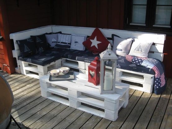 Make an Outdoor Pallet Sofa -   22 pallet garden couch
 ideas