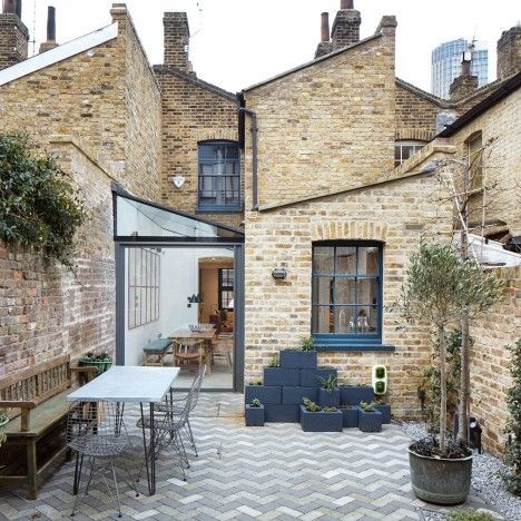 Fraher Architects adds glass-roofed extension to terraced house in London -   22 victorian courtyard garden ideas