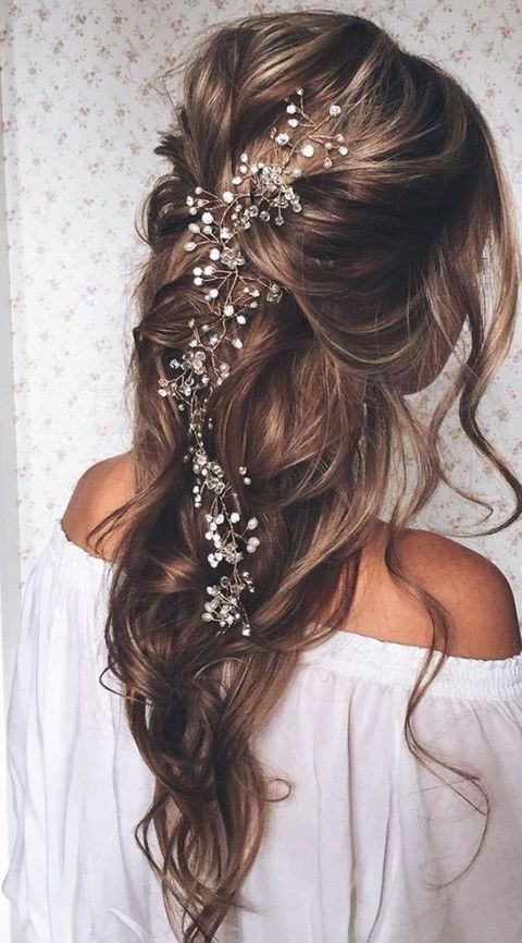 48 Messy Bridal Hair Ideas For Effortlessly Chic Brides -   25 garden inspiration boho
 ideas