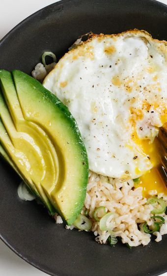 Rice Bowl with Fried Egg and Avocado -   24 diy food lunch
 ideas
