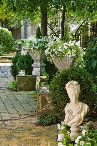 .urns of petunias,cobble stones -   24 garden inspiration french
 ideas