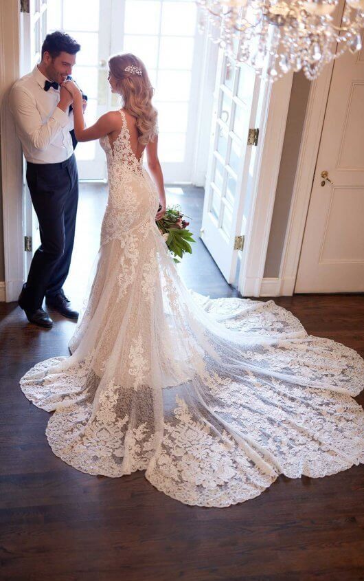Fitted Lace Wedding Dress with Scalloped Train - Martina Liana -   21 fitness dress wedding
 ideas