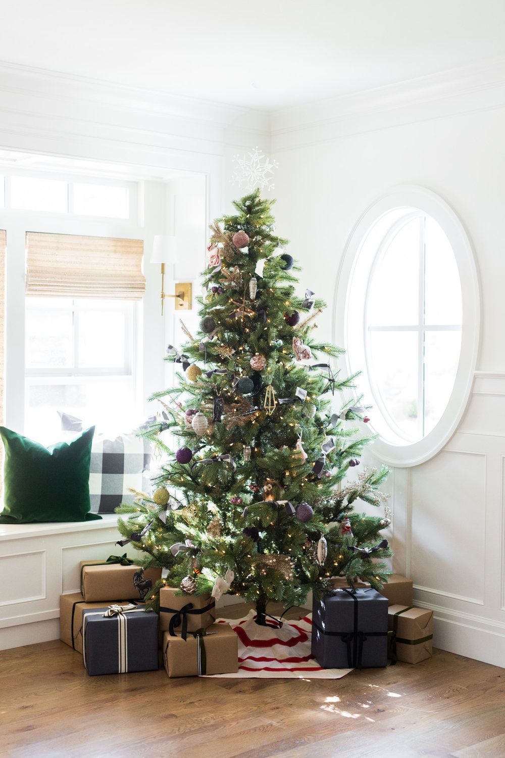 How We Decorate the Christmas Tree -   24 green christmas decor
 ideas