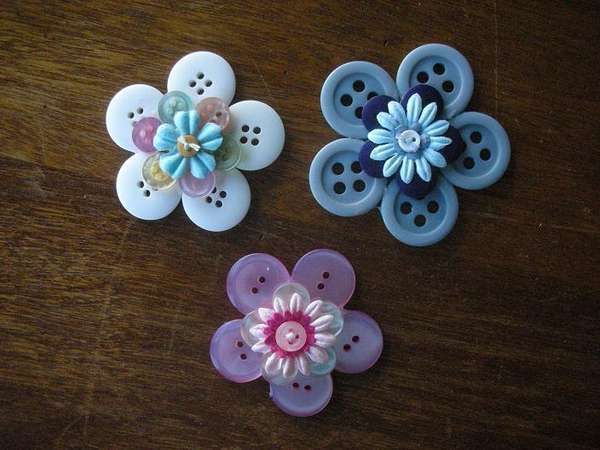 Five Ways to Use Buttons on Crafts -   25 crafts projects things to
 ideas