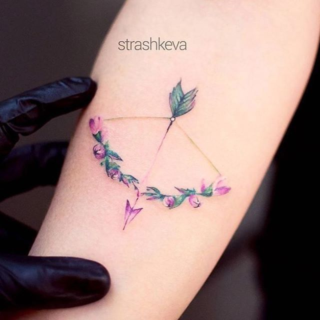 19 arrow neck tattoo
 ideas