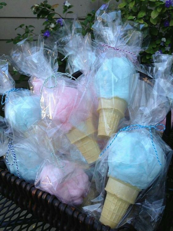 Cotton candy in ice cream cones, party favors for kids -   24 easy diy birthday
 ideas