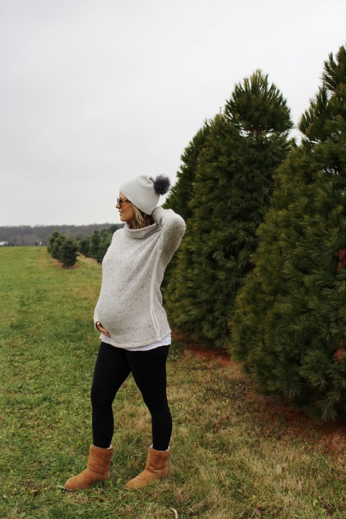 Cozy Sweaters + Christmas Trees -   24 pregnancy style winter
 ideas