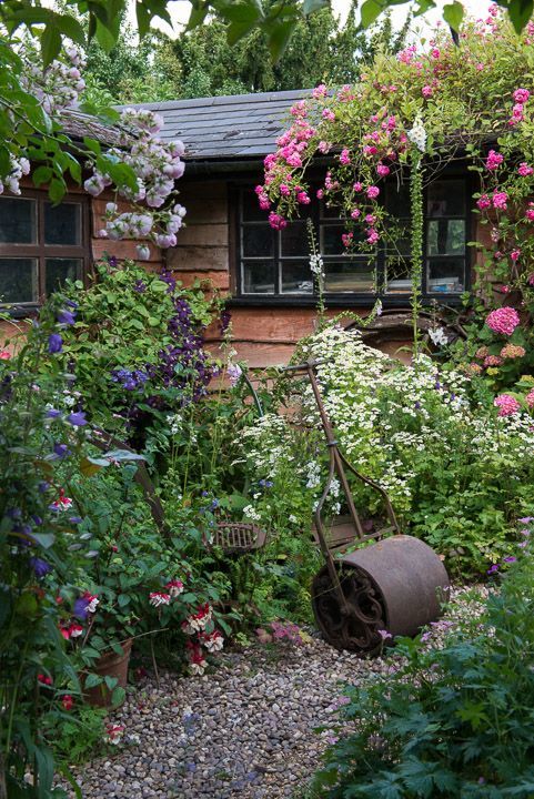 Midsummer Cottage Garden -   24 secret garden plans
 ideas