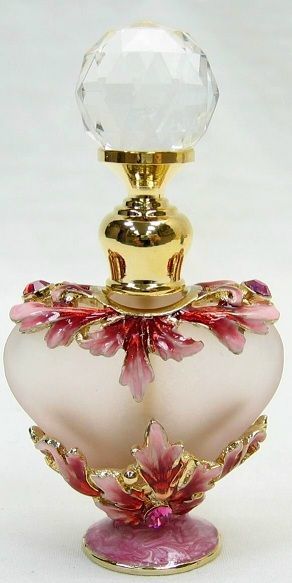 Decorative perfume bottle. This should be on my dresser! -   25 dresser decor perfume
 ideas