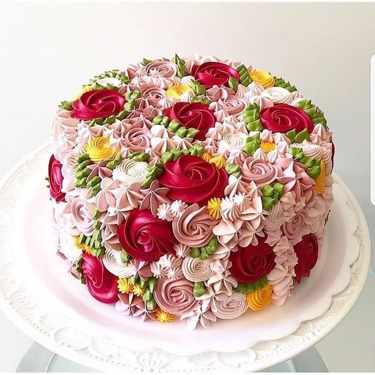 Beautiful flower decorations -   19 round cake decor
 ideas