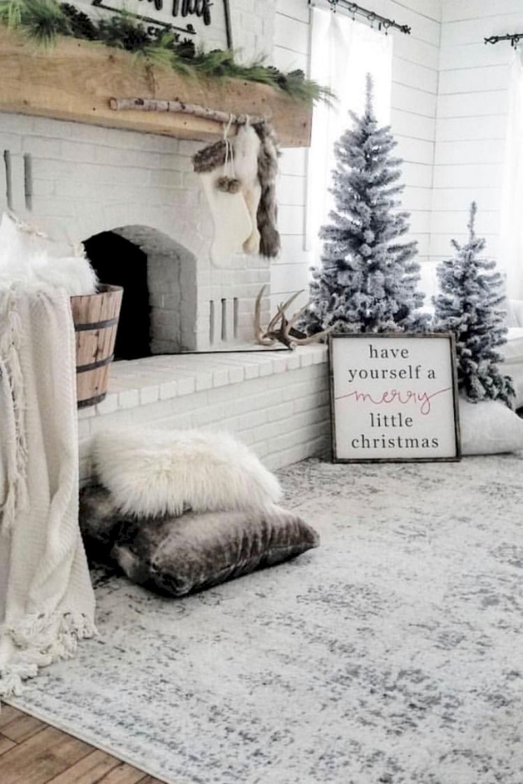 30 Rustic Farmhouse Style Christmas Decor Ideas -   24 farmhouse style christmas
 ideas