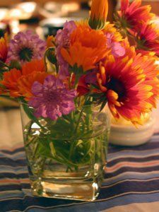 How To: Keep Cut Flowers Longer -   25 diy flower food
 ideas