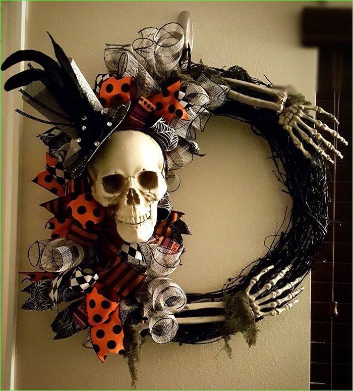 awesome halloween wreath 40 -   25 halloween crafts wreath
 ideas