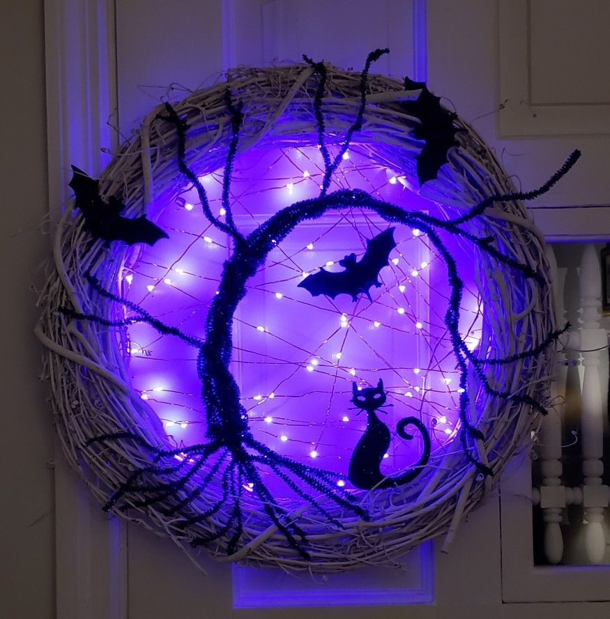 Spooky tree Halloween wreath with lights -   25 halloween crafts wreath
 ideas