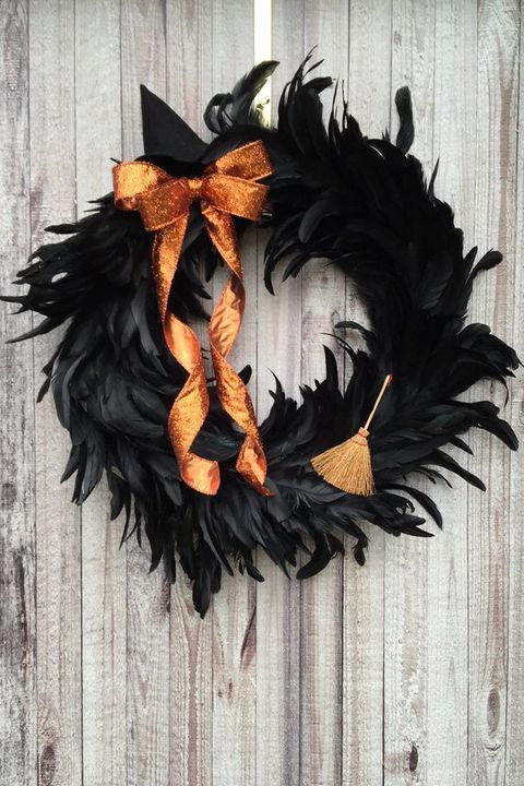 15 Spooky and Chic Halloween Wreaths -   25 halloween crafts wreath
 ideas