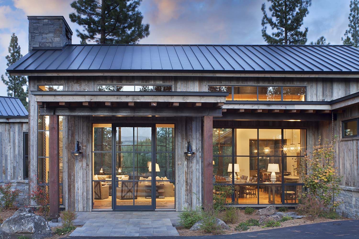 Stunning mountain home in Lake Tahoe evokes contemporary barn feeling -   22 mountain house decor
 ideas