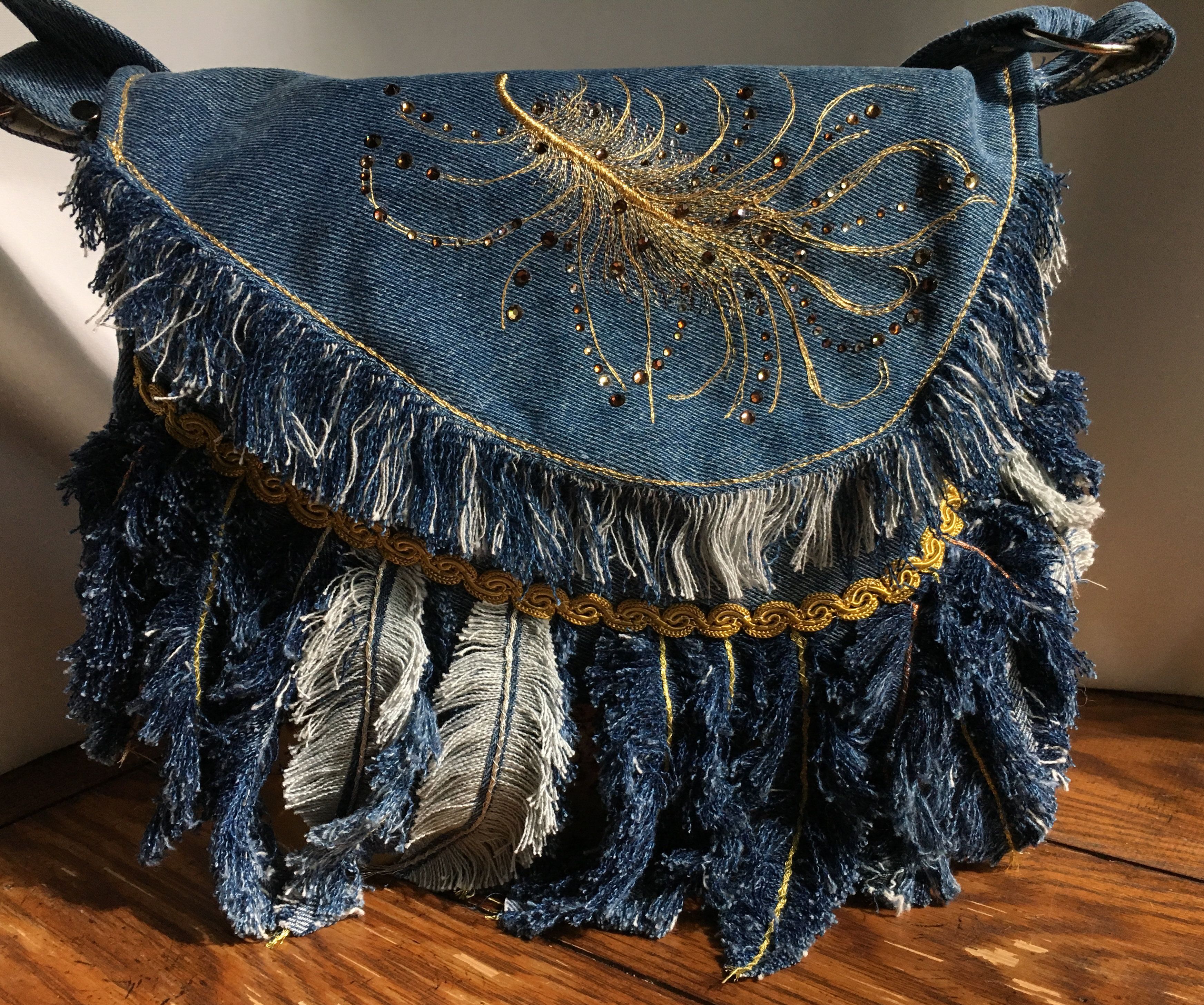 Denim feathered shoulder bag -   22 recycled crafts jeans
 ideas