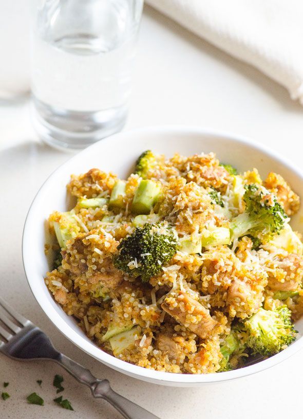 One Pot Quinoa, Chicken and Broccoli is a flavourful healthy quinoa pilaf recipe ready in 30 minutes. Even quinoa cooks in the same pot. | ifoodreal.com -   23 chicken and quinoa recipes
 ideas