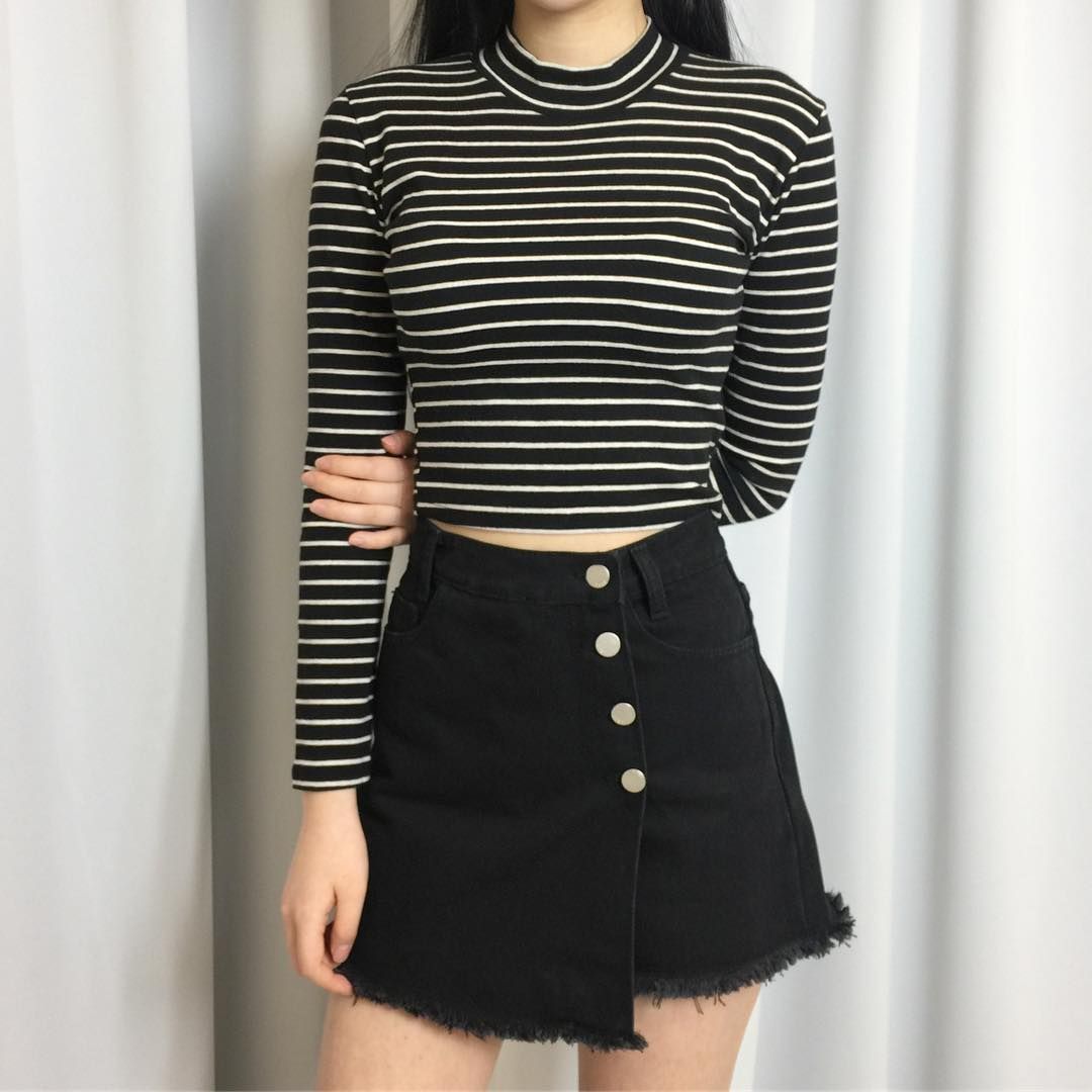 Korean fashion. Style skirt outfits like you would be comfortable wearing it skirt lenght wise. -   23 korean black style
 ideas