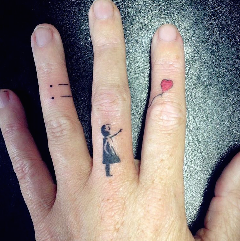 25 Tiny Finger Tattoos You'll Want to Get Right Now -   24 tatuajes en los dedos finger tattoo
 ideas