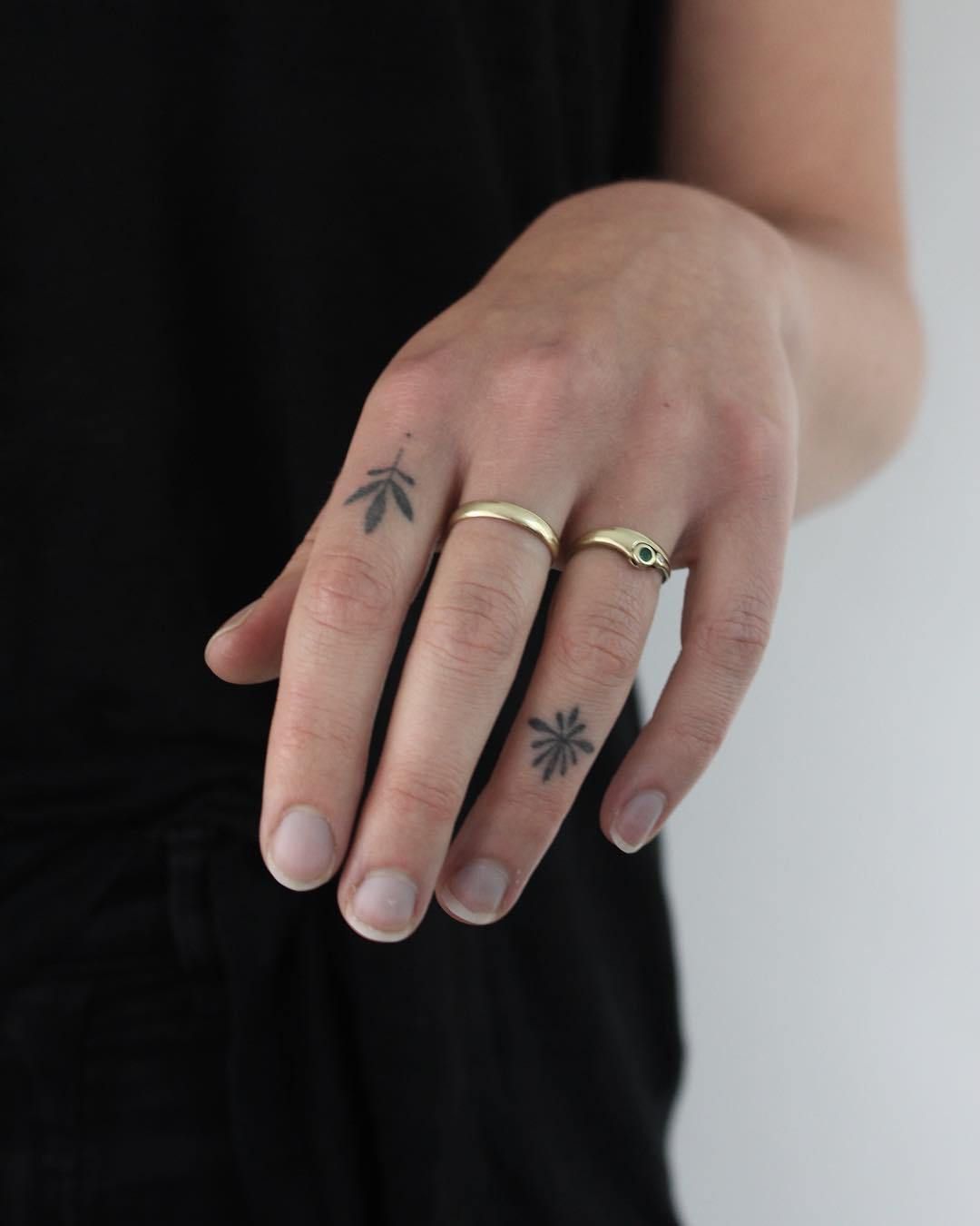 24 tatuajes en los dedos finger tattoo
 ideas