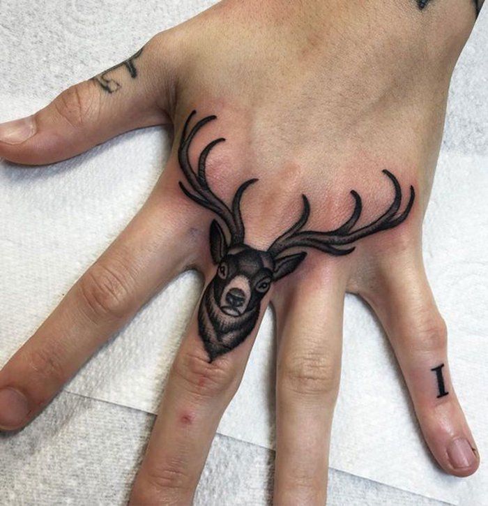 20 Sutiles y originales ideas para tatuarte los dedos -   24 tatuajes en los dedos finger tattoo
 ideas