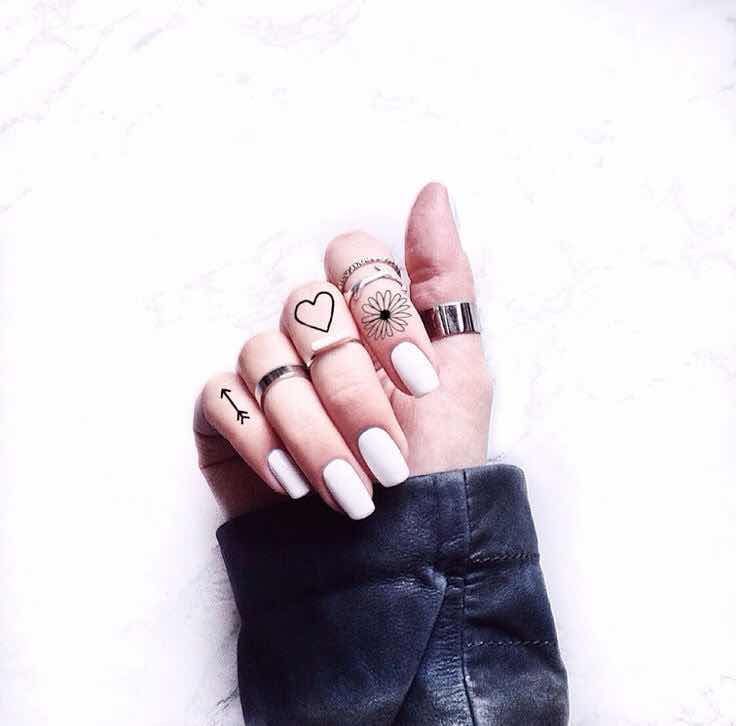 59+ Tatuajes en los Dedos para Chicas que te Encantar?n -   24 tatuajes en los dedos finger tattoo
 ideas