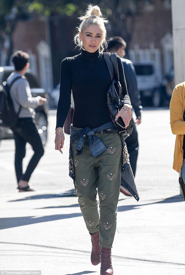 Gwen Stefani looks effortlessly stylish as she steps out in LA -   25 rock style casual
 ideas