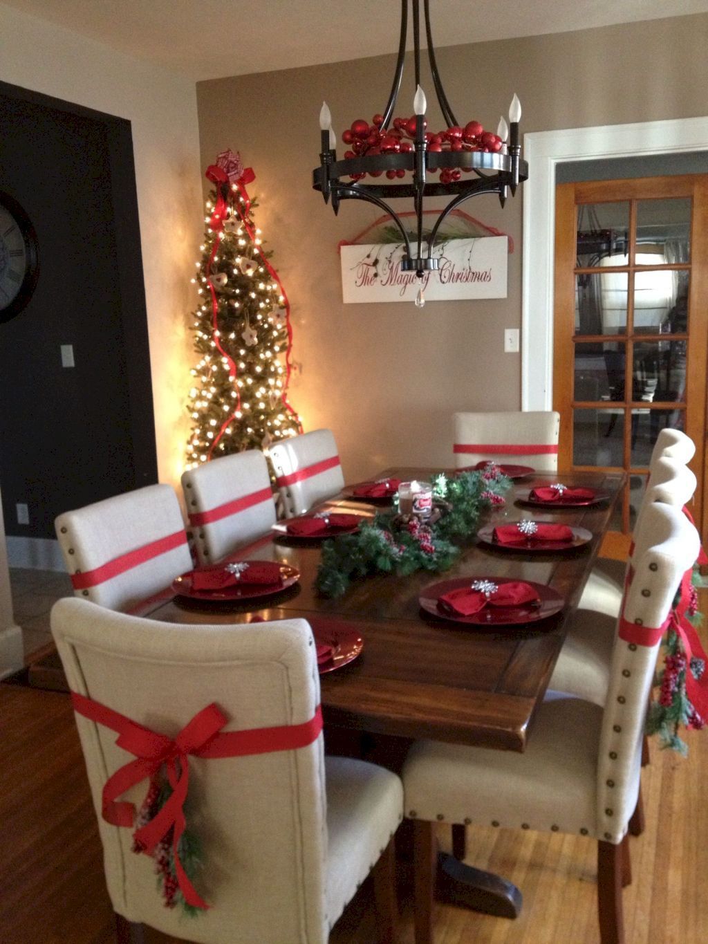 45 Christmas Dining Table Decor Ideas -   18 christmas dining decor
 ideas