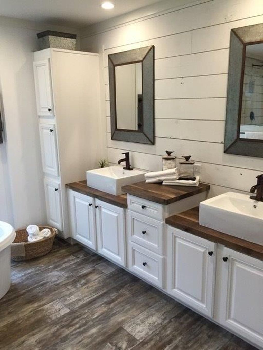 46 Gorgeous Farmhouse Bathroom Ideas With Rustic Designs -   12 garden design Layout bathroom
 ideas