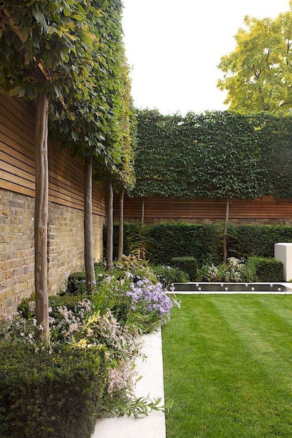 80 Awesome Modern Garden Fence Design For Summer Ideas -   12 garden design Narrow fence
 ideas