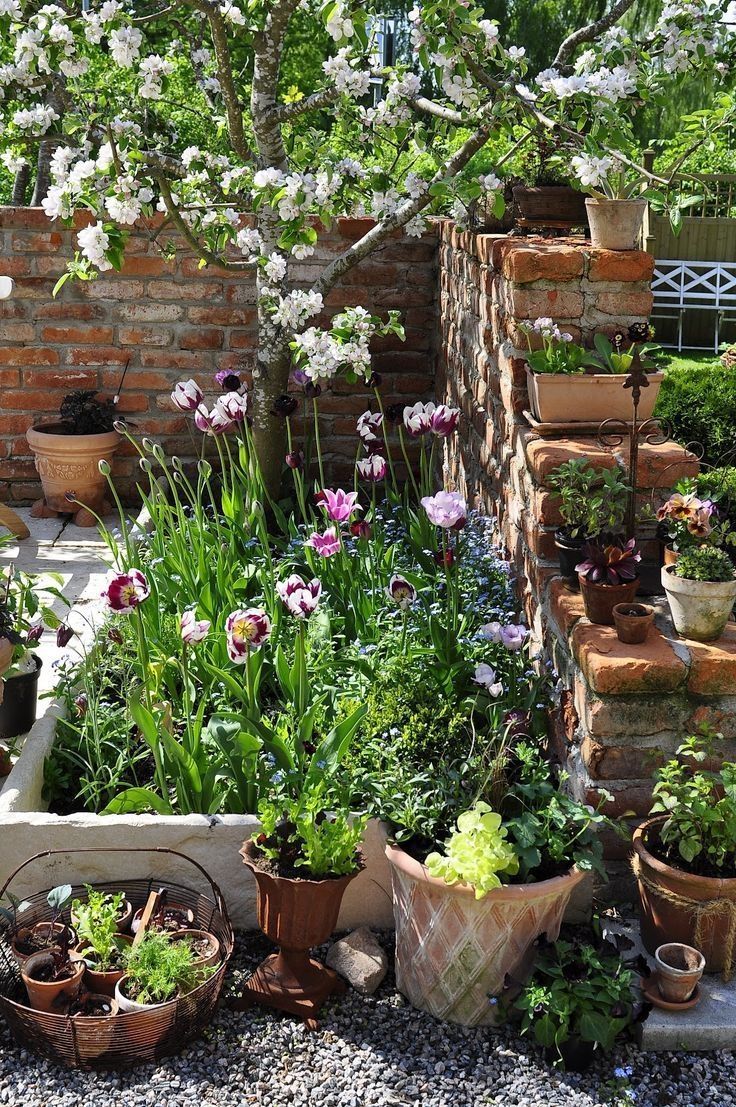 41 Small Flower Garden for Spring You Must Have -   14 garden design Front benches
 ideas