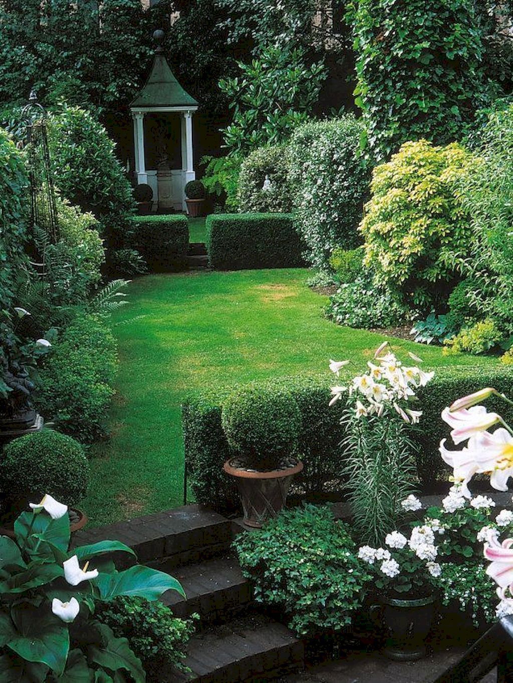 90 Beautiful Small Cottage Garden Ideas for Backyard Inspiration -   9 small garden area
 ideas