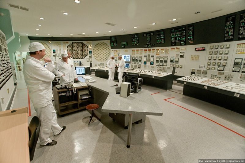 Look at This Crazy Russian Nuke Plant: Are 10,000 Buttons Safer Than One Screen? -   11 electrical planting Room
 ideas