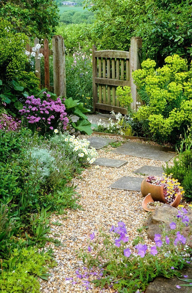 8 garden design features that will make the whole space come together as one -   11 garden design Fence walkways
 ideas
