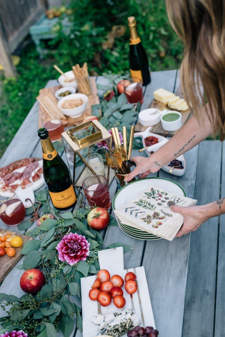 This Dinner Party is Giving Us All the Coastal Vibes -   13 Event Planning Food dinner parties
 ideas