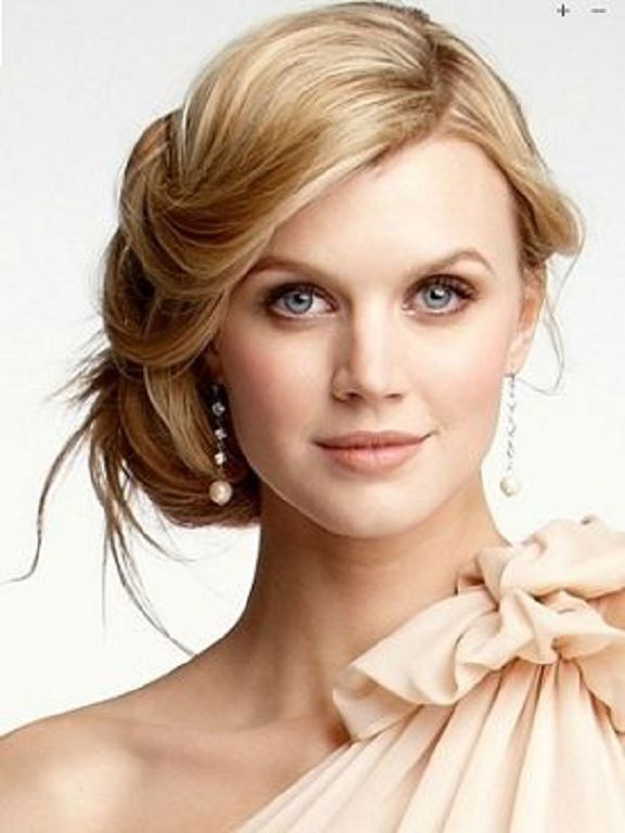 20 Best Hairstyles For Brides With Round Faces -   13 hair Updos for round face
 ideas
