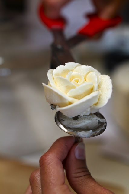 Buttercream Roses With Video Tutorial -   14 cake Frosting rose
 ideas