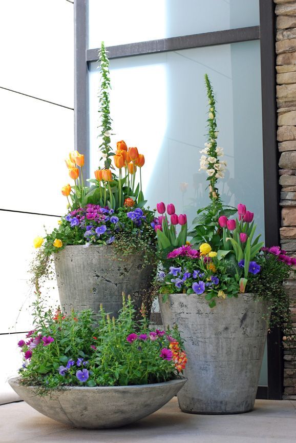 35 Front Door Flower Pots For A Good First Impression -   14 garden design Simple entrance
 ideas