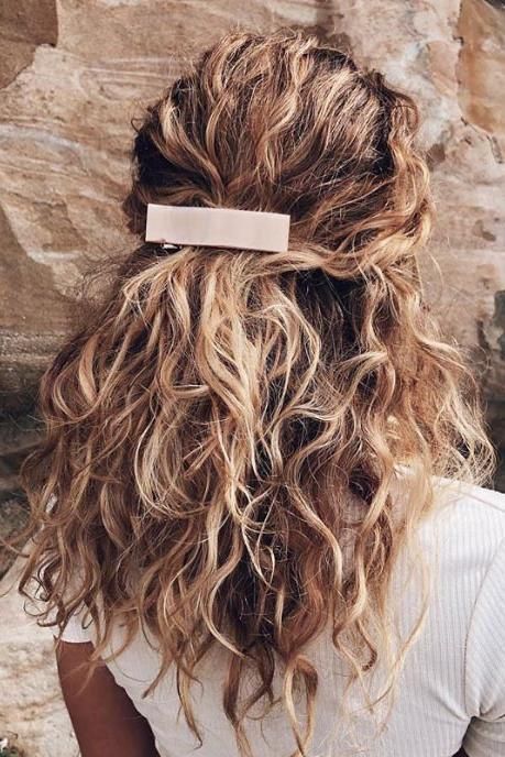 17 Beautiful Ways to Style Blonde Curly Hair -   16 hair Curly hairstyles
 ideas