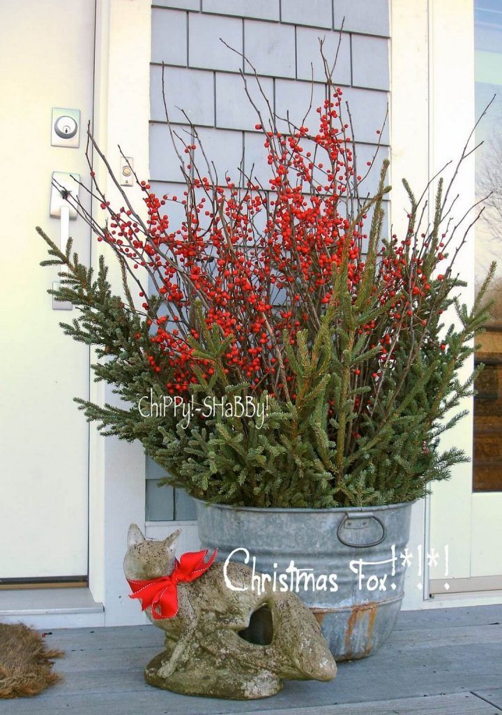 35 Fancy Outdoor Holiday Planter Ideas To Enliven Your Christmas Day -   19 holiday Decorations porch ideas