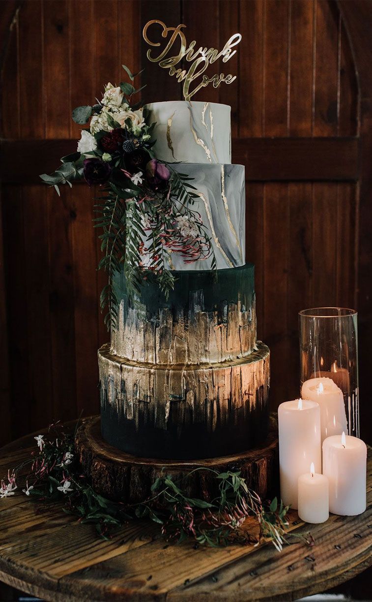 Jewel toned Wedding Colours { Burgundy + grape + emerald + navy blue + red } -   9 cake Originales wedding ideas