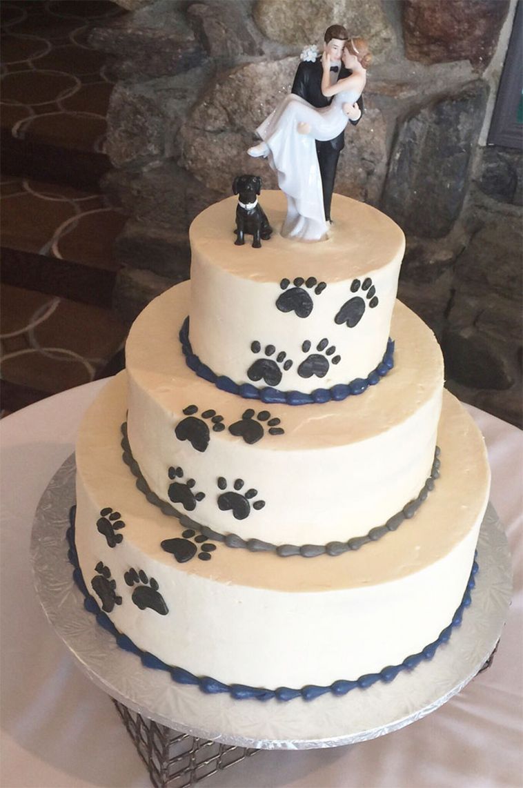 Couple Wanted To Include Their Doggo In Their Wedding So They Came Up With A Pawsome Idea -   9 cake Originales wedding ideas